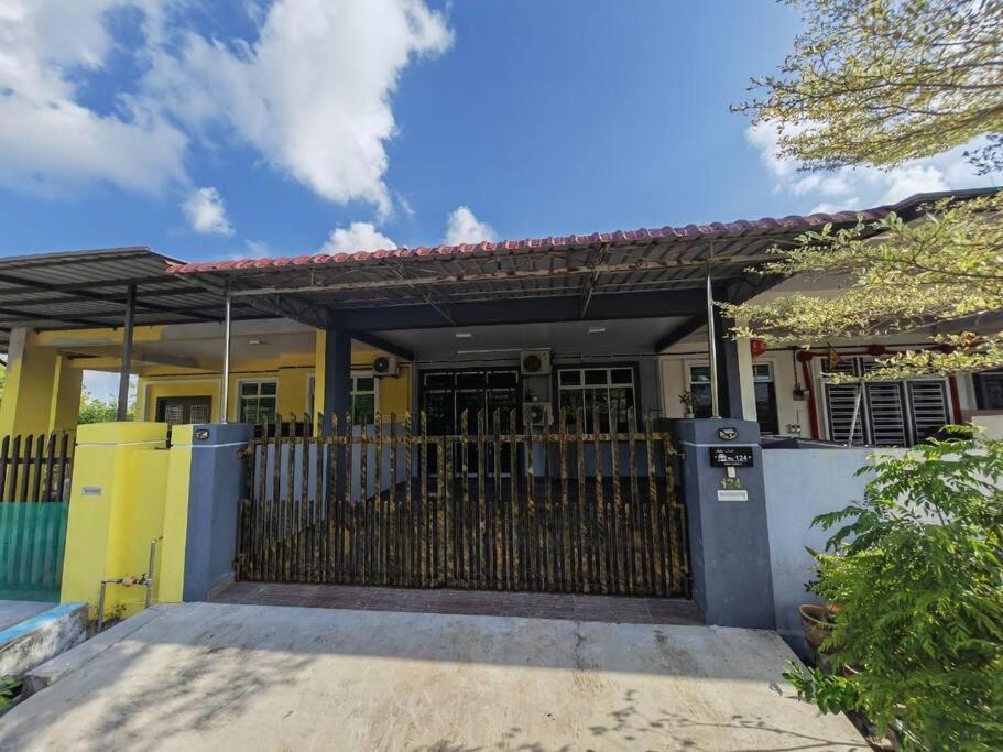 Mawar Homestay Netflix Cuckoo Mersing Exterior photo